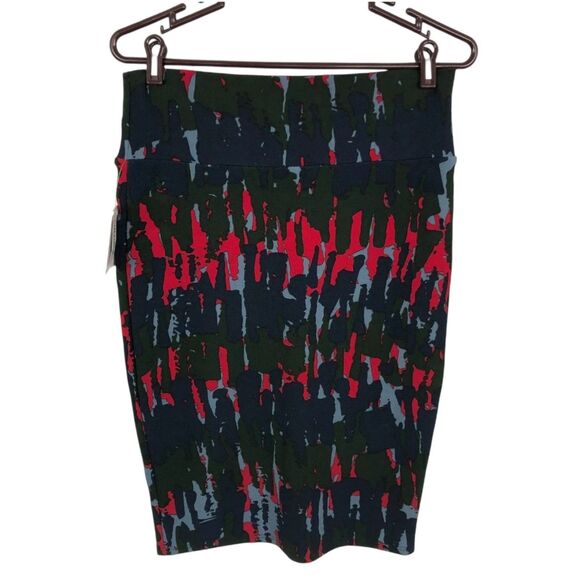 NWT Lularoe Cassie Navy Green Red Camo Pencil Skirt Women's Size Medium - Picture 1 of 6